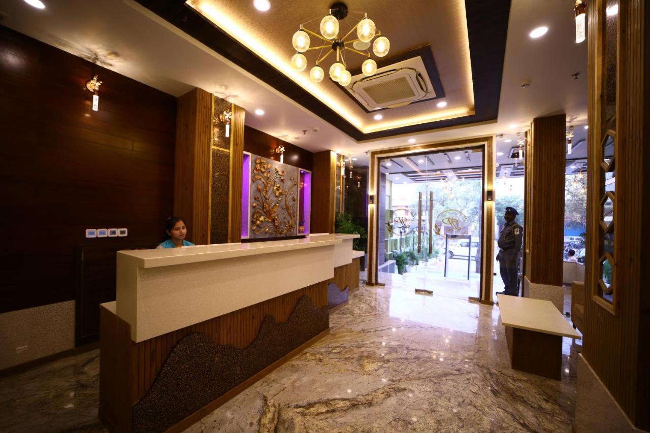 Prime Land Hotel Varanasi Exterior foto