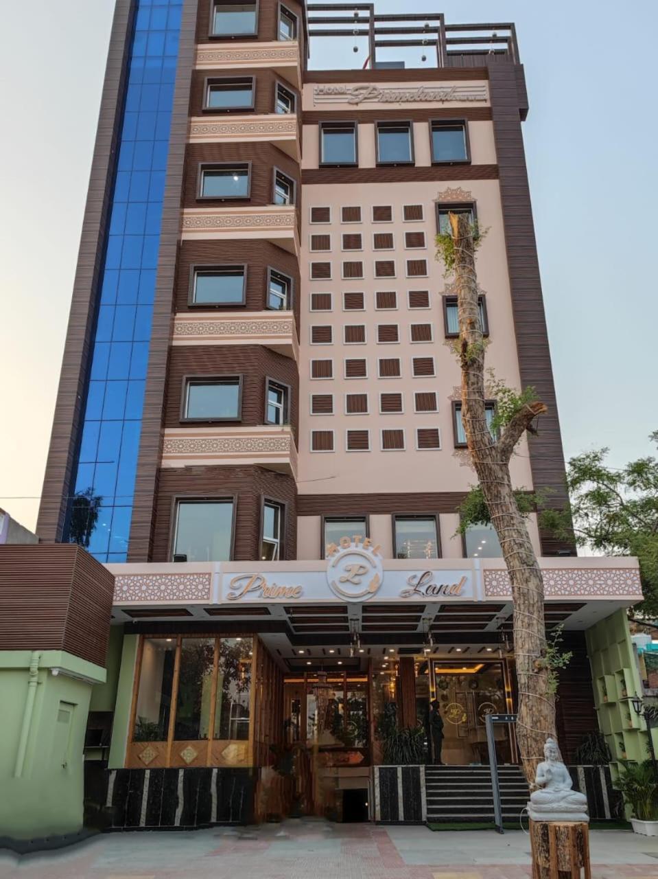 Prime Land Hotel Varanasi Exterior foto