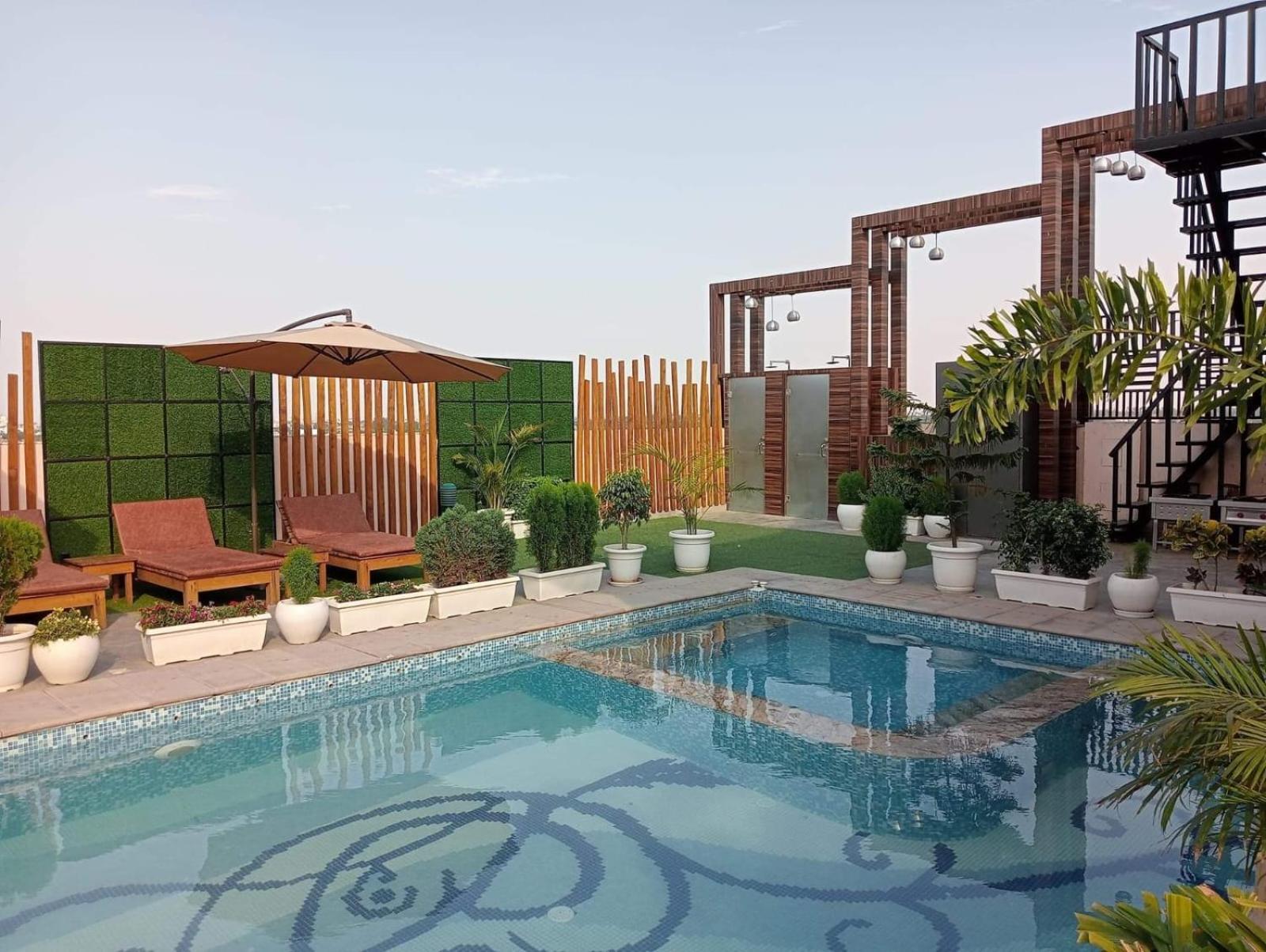 Prime Land Hotel Varanasi Exterior foto